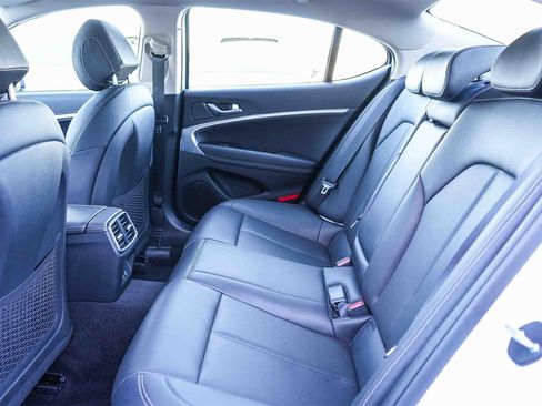 Used 2025 Genesis G70 2.5T image 19