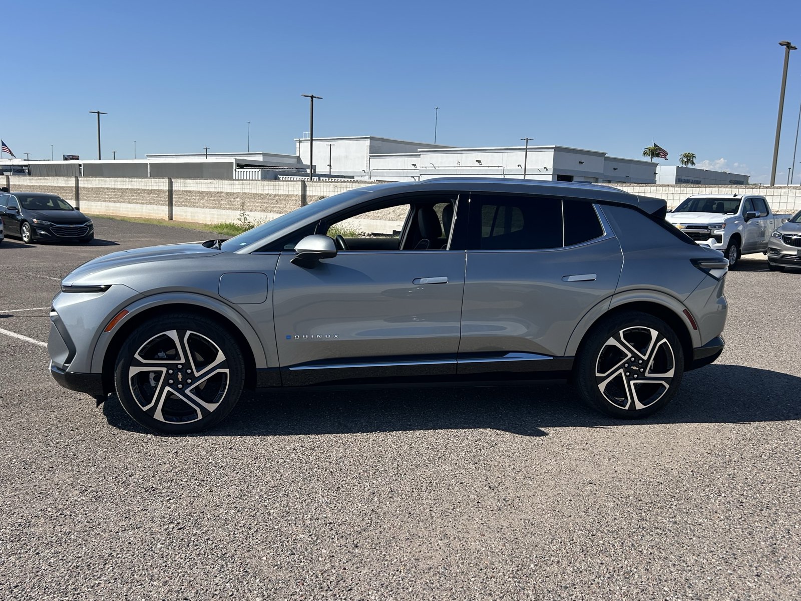 Certified 2024 Chevrolet Equinox EV LT FWD image 2