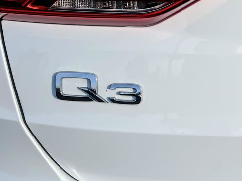 Used 2024 Audi Q3 2.0T Premium image 24