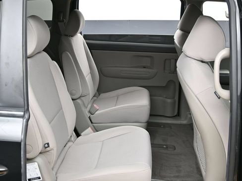 Used 2018 Kia Sedona L FWD image 29