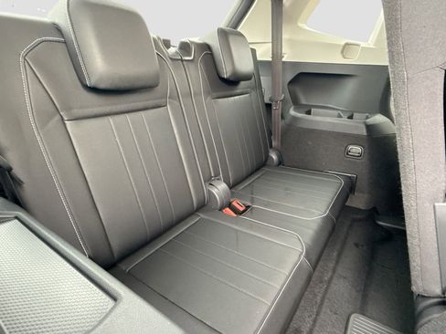 Used 2023 Volkswagen Tiguan SE image 19