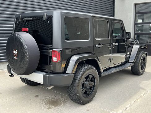 Used 2015 Jeep Wrangler Unlimited Sahara w/ Connectivity Group image 11