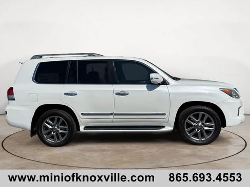Used 2014 Lexus LX 570 4WD image 2