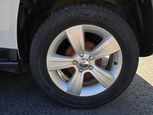 Used 2014 Jeep Compass Sport w/ Power Value Group FWD image 6