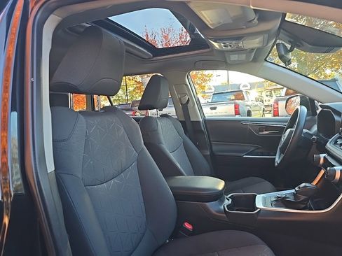 Used 2022 Toyota RAV4 XLE image 12