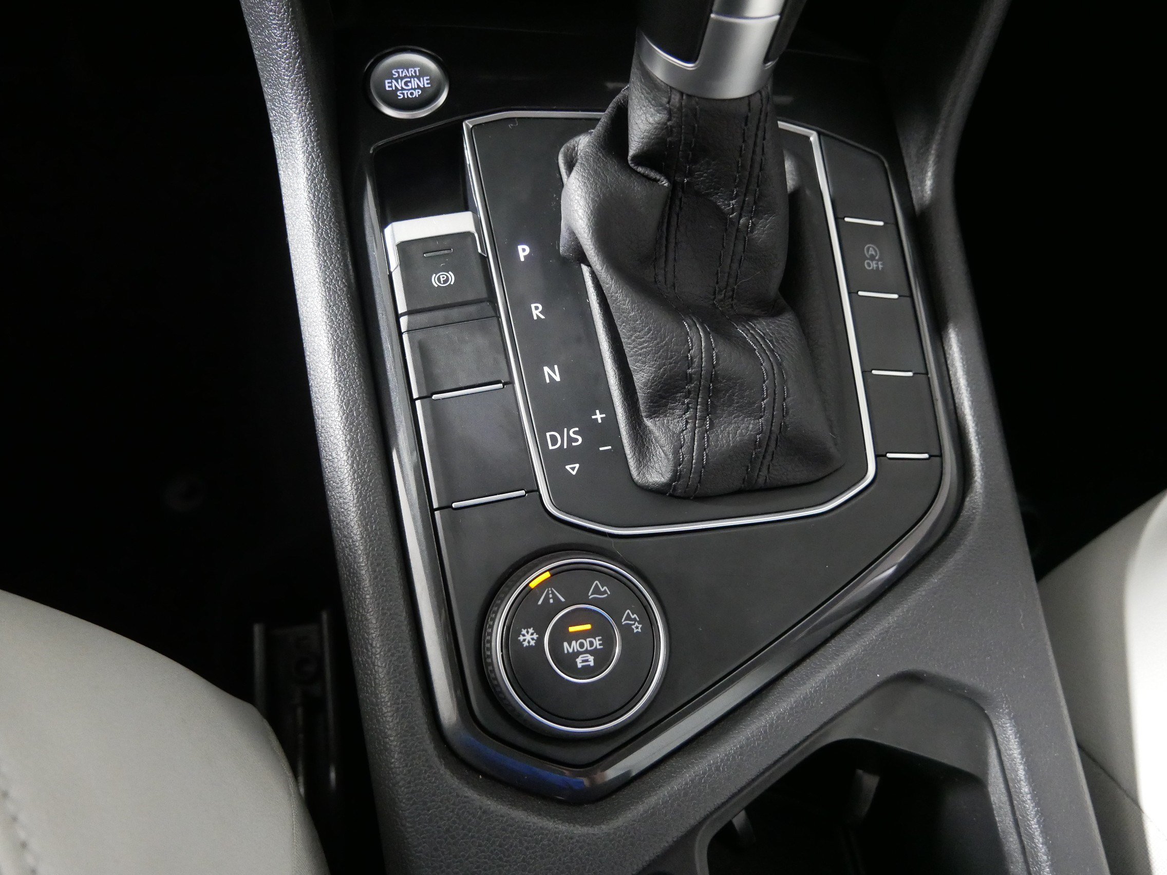 Used 2019 Volkswagen Tiguan SE AWD/4WD image 29