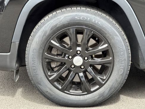 Used 2021 Jeep Cherokee Latitude FWD image 31