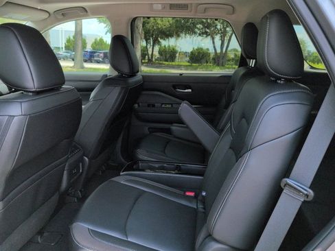 Certified 2024 Nissan Pathfinder SL w/ SL Premium Package FWD image 14