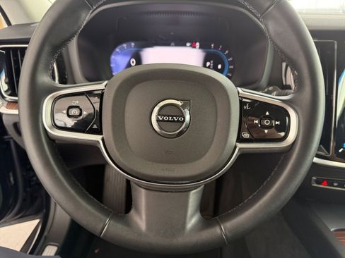 Used 2025 Volvo V60 B5 Cross Country Plus image 28