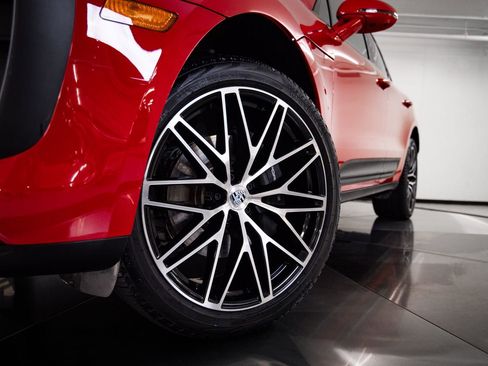 Certified 2026 Porsche Macan image 12