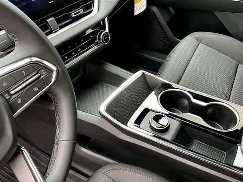 New 2026 Chevrolet Equinox LT w/ LPO, Floor Liner Package image 8