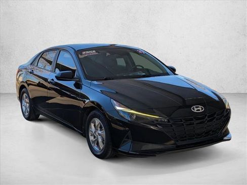 Used 2021 Hyundai Elantra SE image 3