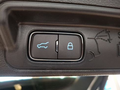 Certified 2022 Ford Explorer XLT w/ Equipment Group 202A image 30