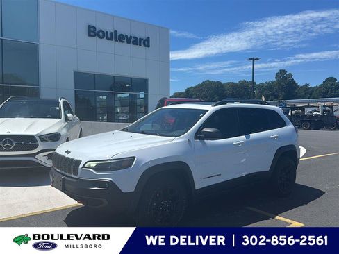 Used 2019 Jeep Cherokee Trailhawk AWD/4WD image 1