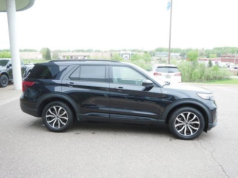 Certified 2022 Ford Explorer ST-Line w/ Class IV Trailer Tow Package AWD/4WD image 4