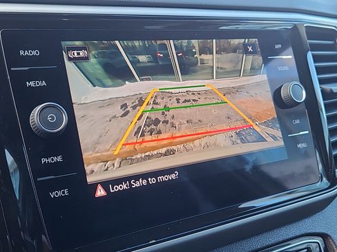 Certified 2023 Volkswagen Atlas SE image 9