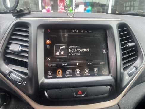 Used 2016 Jeep Cherokee Latitude w/ Cold Weather Group image 23