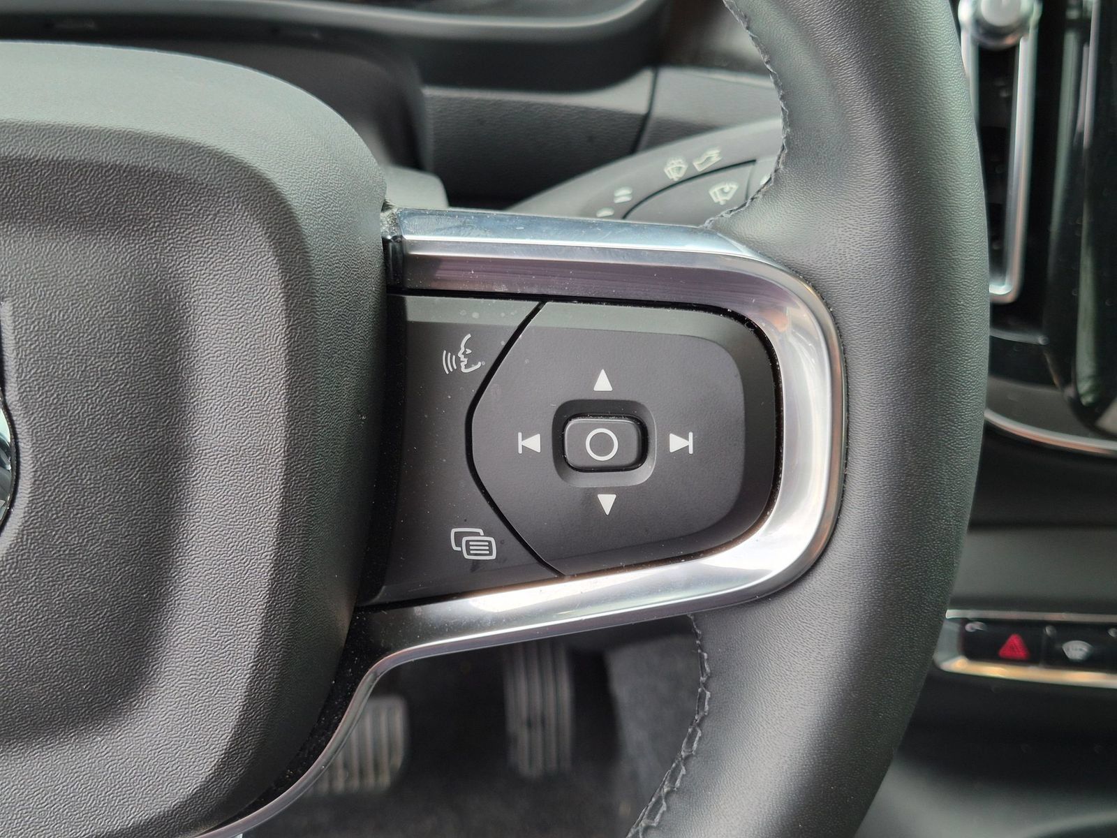Used 2023 Volvo C40 P8 Recharge Ultimate w/ Protection Package Premier AWD/4WD image 19