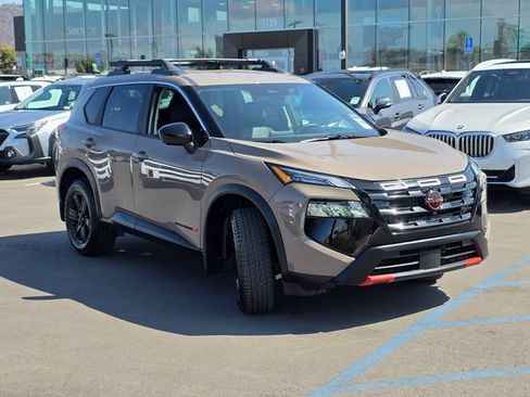 Used 2025 Nissan Rogue SV image 4