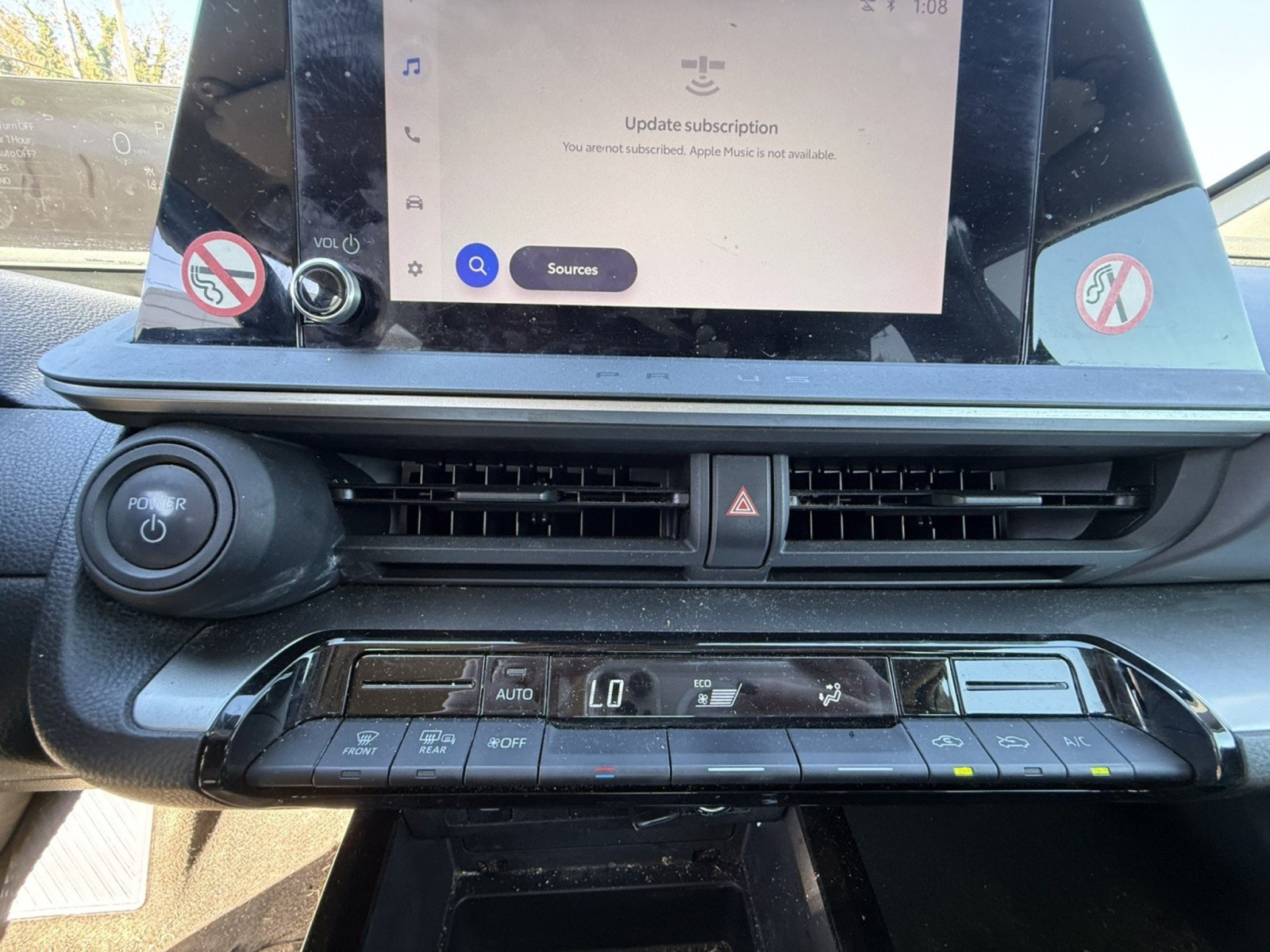 Used 2024 Toyota Prius LE FWD image 12