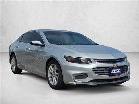 Used 2017 Chevrolet Malibu LT FWD image 3