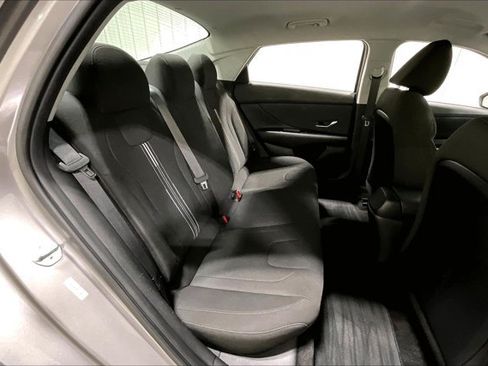 Used 2022 Hyundai Elantra SEL w/ Convenience Package FWD image 26