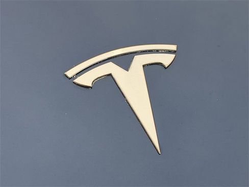 Used 2023 Tesla Model Y Long Range image 13