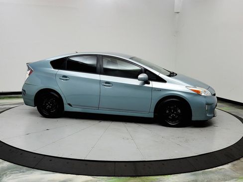 Used 2015 Toyota Prius Two FWD image 4