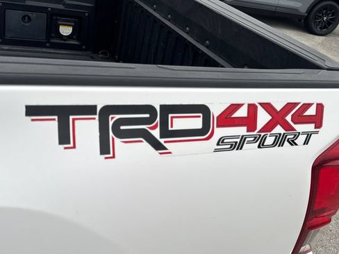 Used 2017 Toyota Tacoma SR5 AWD/4WD image 14