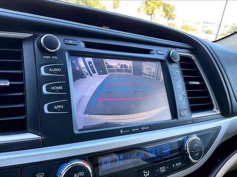 Used 2016 Toyota Highlander XLE image 23