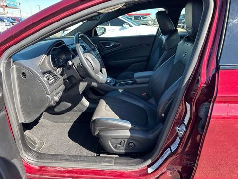 Used 2016 Chrysler 200 S FWD image 13