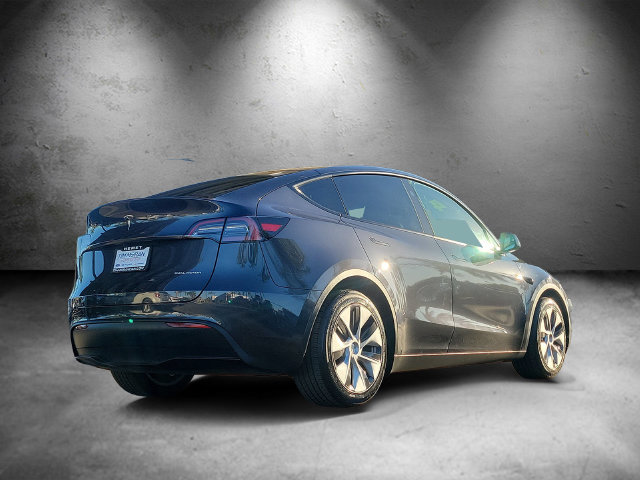 Used 2024 Tesla Model Y Long Range AWD/4WD image 3