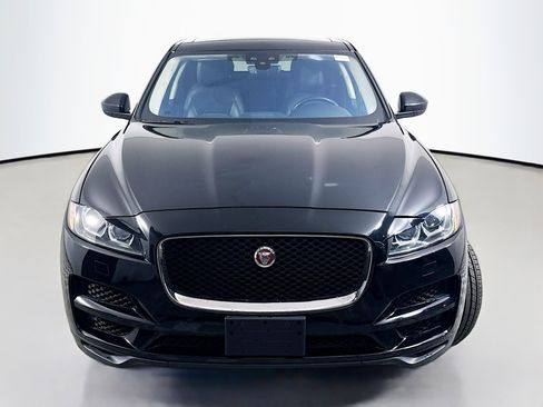 Used 2020 Jaguar F-PACE Premium image 2
