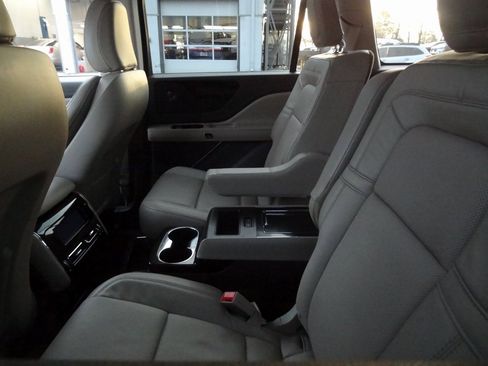 Certified 2024 Lincoln Aviator Reserve w/ Equipment Group 201A image 7