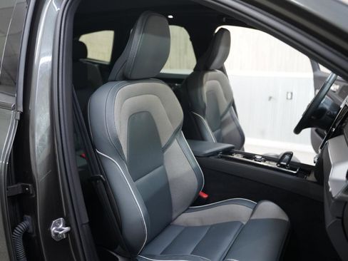 Used 2022 Volvo XC60 B5 R-Design w/ Advanced Package image 28