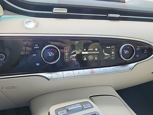 Used 2025 Genesis Electrified GV70 AWD/4WD image 18