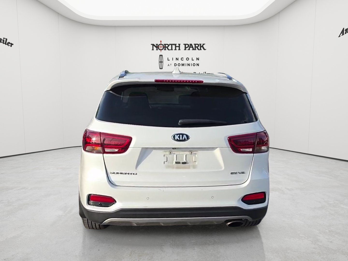 Used 2019 Kia Sorento EX w/ EX Touring Package FWD image 4