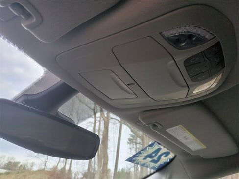 Used 2024 Chrysler Pacifica Touring-L image 34