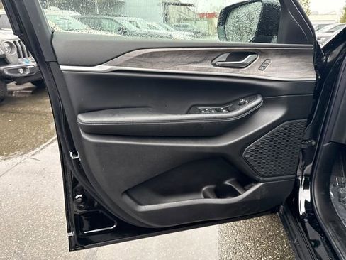 New 2025 Jeep Grand Cherokee L Limited image 16