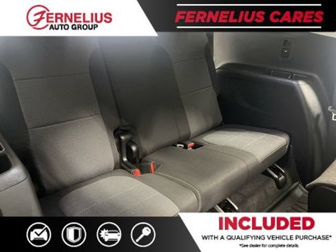 Used 2021 Chevrolet Traverse LT FWD image 25