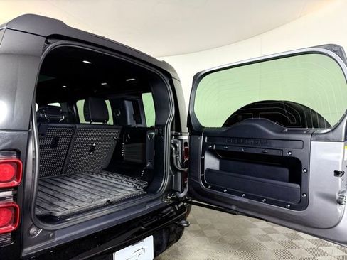 Used 2024 Land Rover Defender 110 X-Dynamic SE image 16