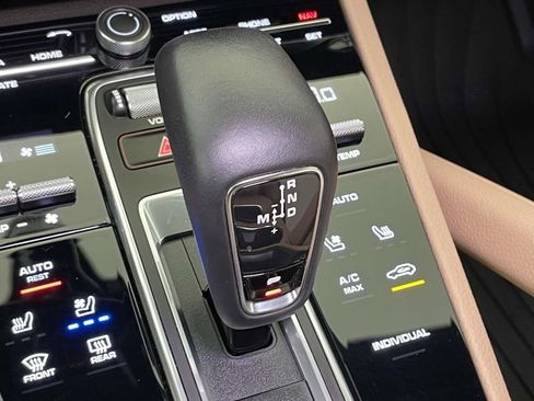 Certified 2023 Porsche Cayenne Platinum Edition AWD/4WD image 35
