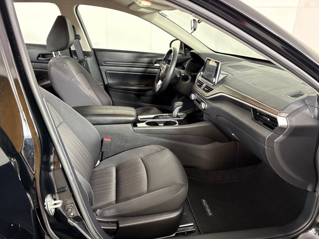 Used 2024 Nissan Altima 2.5 SV FWD image 18