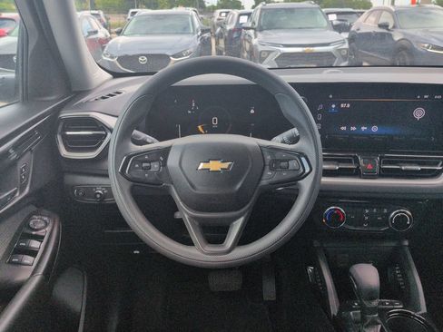 Used 2025 Chevrolet TrailBlazer LT AWD/4WD image 22