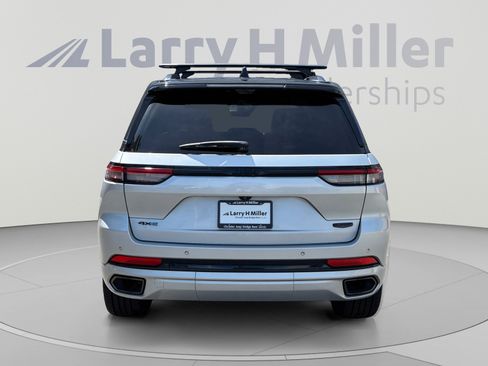 Used 2024 Jeep Grand Cherokee Summit AWD/4WD image 4