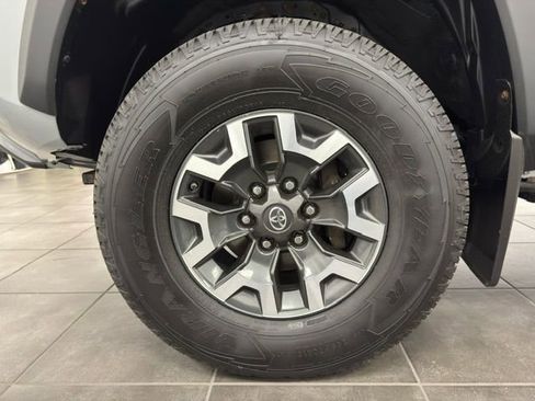 Used 2019 Toyota Tacoma TRD Off-Road AWD/4WD image 24
