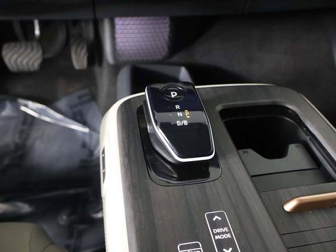 Used 2023 Nissan Ariya AWD image 47