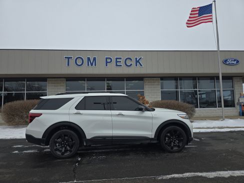 Used 2023 Ford Explorer ST-Line w/ Class IV Trailer Tow Package image 6