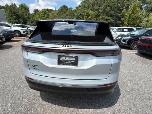 Used 2024 Jeep Wagoneer Launch Edition AWD/4WD image 9