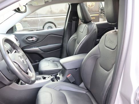 Used 2020 Jeep Cherokee Limited image 22